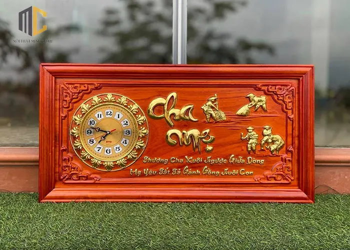 tranh gỗ đồng hồ cha mẹ treo phòng khách