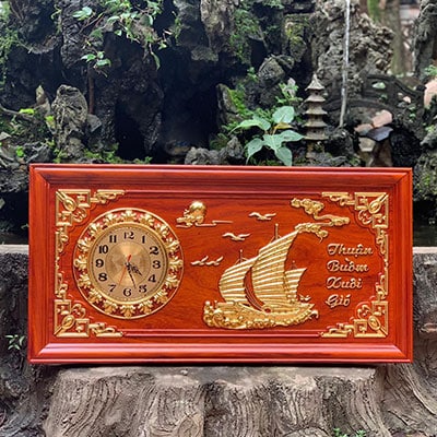 đồng hồ gỗ treo tường banner