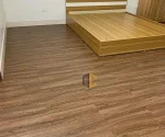 sàn nhựa bóc dán giả gỗ hoàn thiện