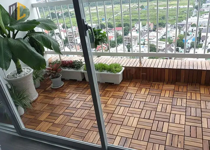 sàn gỗ tự nhiên ban công chung cư