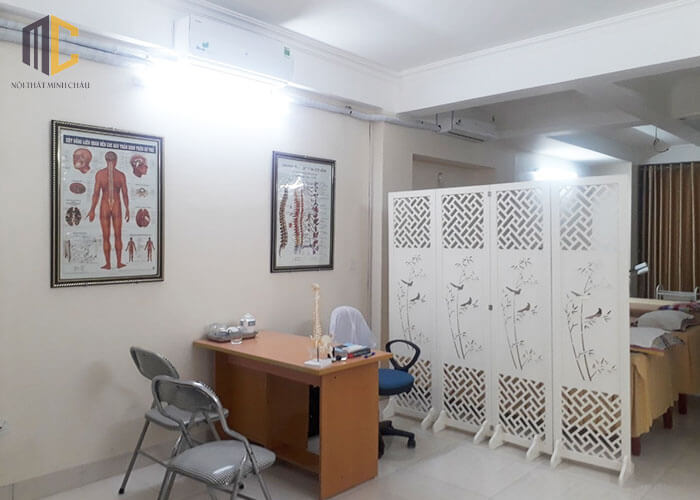 vách ngăn phòng khám bệnh