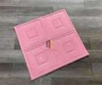 xốp dán tường ô vuông màu hồng phấn
