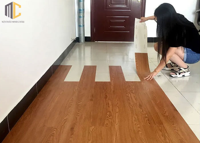 cách dán sàn nhựa giả gỗ so le
