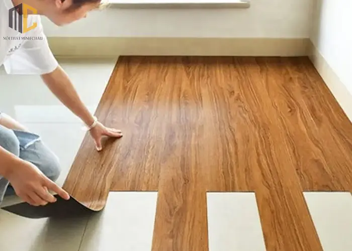 cách tự dán sàn nhựa giả gỗ so le