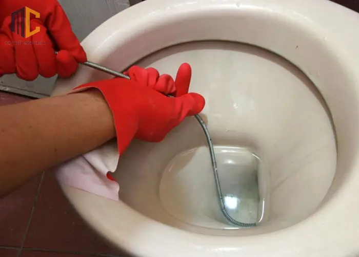 Cách xử lý bồn cầu bị tắc 3