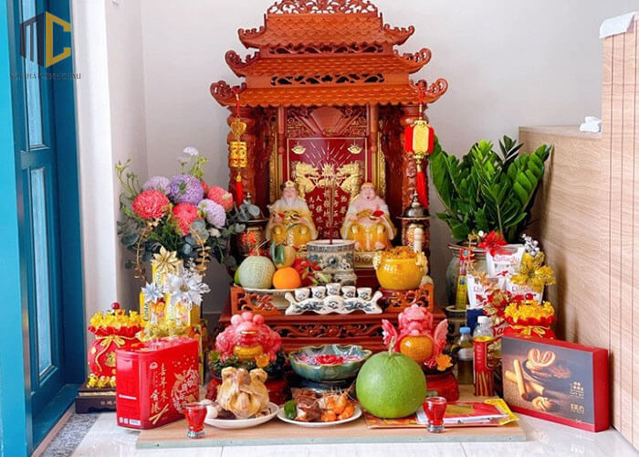 có nên để tỏi trên bàn thờ thần tài