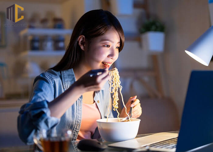 ăn đêm có tốt không