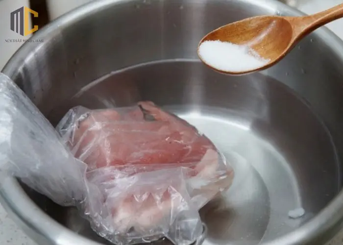 rã đông thịt bằng muối